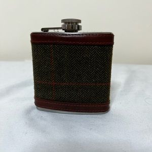 Flask with Harris Tweed Cover
Clare O'Neill Textiles